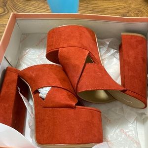Brand New in box Lemonade brand size 6